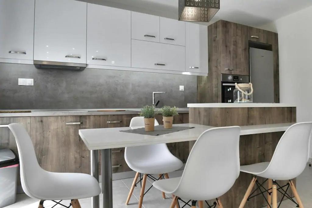 Crystallia Seaside Maisonette By Rentalspro- Неа-Муданія Екстер'єр фото